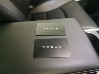 Tesla Model Y (Dual Motor) Long Range 4WDE (384 bhp) - NAV - LEATHER - HEATED 