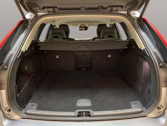 Volvo XC60 2.0 D4 Momentum (190 ps) - PARK ASSIST - LED - HEATED SEATS