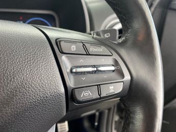 Hyundai Kona 64kWh Premium (10.5kW Charger) (204 ps) - HEATED SEATS - HEATED 