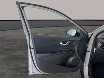 Hyundai Kona 64kWh Premium (10.5kW Charger) (204 ps) - HEATED SEATS - HEATED 