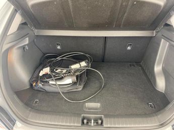 Hyundai Kona 64kWh Premium (10.5kW Charger) (204 ps) - HEATED SEATS - HEATED 
