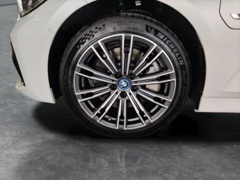 BMW 3 Series 2.0 330e 12kWh M Sport Plug-in (292 ps) - HEATED SEATS - ADAPTIV
