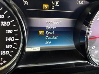 Mercedes-Benz E Class 2.0 E220d AMG Line (Premium) G-Tronic+ 4MATIC (194 ps) - CARPLAY