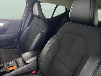 Volvo XC40 2.0 T4 Momentum Pro AWD (190 ps) - ACTIVE LANE ASSIST - LED - RE