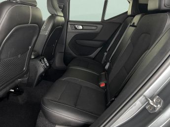 Volvo XC40 2.0 T4 Momentum Pro AWD (190 ps) - ACTIVE LANE ASSIST - LED - RE