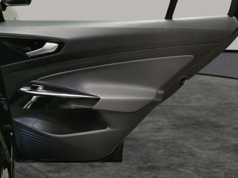 Volkswagen ID.4 Pure 52kWh Life Edition (148 ps) - LED - REVERSE CAM - HEATED SE