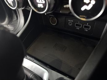 Renault Arkana 1.6 E-TECH E-Tech engineered 2WD (145 ps) - HEATED LEATHER