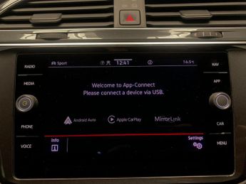 Volkswagen Tiguan 1.5 TSI R-Line DSG (150 ps) - CLIMATE CONTROL - SD CARD MEDIA IN