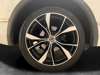 Volkswagen Tiguan 1.5 TSI R-Line DSG (150 ps) - CLIMATE CONTROL - SD CARD MEDIA IN