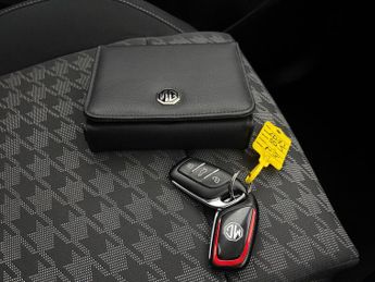 MG MG ZS 44.5kWh Excite (143 ps) - LANE DEPARTURE  - BLUETOOTH - DRIVING 