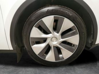 Tesla Model Y (Dual Motor) Long Range 4WDE (384 bhp) - NAV - LEATHER - HEATED 