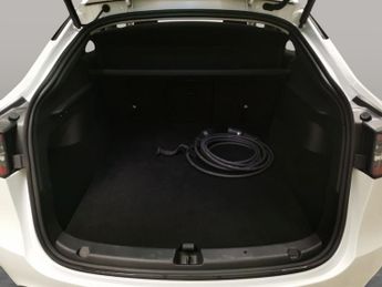 Tesla Model Y (Dual Motor) Long Range 4WDE (384 bhp) - NAV - LEATHER - HEATED 