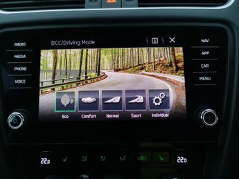 Skoda Octavia 2.0 TSI vRS Challenge DSG (245 ps) - KEYLESS ENTRY - LED - SMART