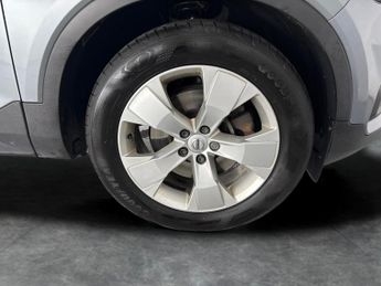 Volvo XC40 2.0 T4 Momentum Pro AWD (190 ps) - ACTIVE LANE ASSIST - LED - RE