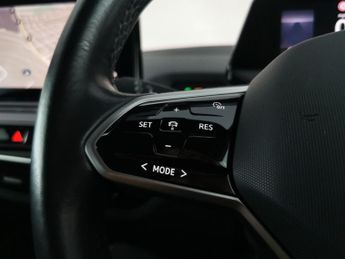 Volkswagen ID.3 Pro Performance 58kWh Life (204 ps) - HEATED SEATS - NAV - HEATE