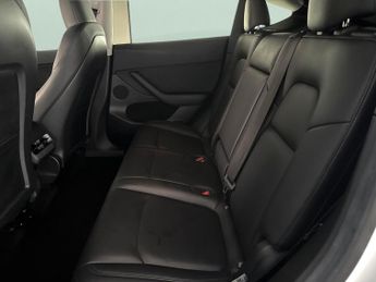 Tesla Model Y (Dual Motor) Long Range 4WDE (384 bhp) - HEATED STEERING - WIFI