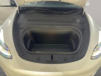 Tesla Model Y (Dual Motor) Long Range 4WDE (384 bhp) - HEATED STEERING - WIFI