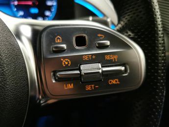 Mercedes-Benz EQC EQC 400 80kWh AMG Line 4MATIC (408 ps) - HEATED LEATHER - LANE D