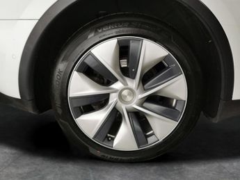 Tesla Model Y (Dual Motor) Long Range 4WDE (384 bhp) - KEYLESS ENTRY - LED - R