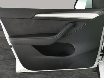 Tesla Model Y (Dual Motor) Long Range 4WDE (384 bhp) - KEYLESS ENTRY - LED - R