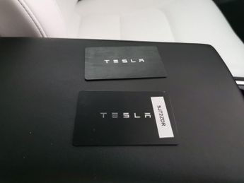 Tesla Model Y (Dual Motor) Long Range 4WDE (384 bhp) - KEYLESS ENTRY - LED - R