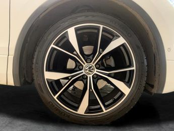Volkswagen Tiguan 1.5 TSI R-Line DSG (150 ps) - CLIMATE CONTROL - SD CARD MEDIA IN