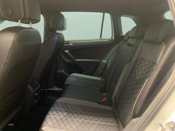 Volkswagen Tiguan 1.5 TSI R-Line DSG (150 ps) - CLIMATE CONTROL - SD CARD MEDIA IN