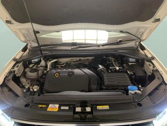 Volkswagen Tiguan 1.5 TSI R-Line DSG (150 ps) - CLIMATE CONTROL - SD CARD MEDIA IN