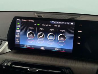 BMW iX1 30 66.5kWh xLine xDrive (11kW Charger) (313 ps) - REV CAM - SENS