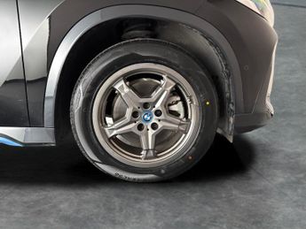 BMW iX1 30 66.5kWh xLine xDrive (11kW Charger) (313 ps) - REV CAM - SENS