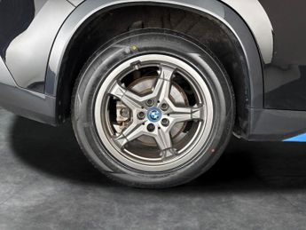 BMW iX1 30 66.5kWh xLine xDrive (11kW Charger) (313 ps) - REV CAM - SENS