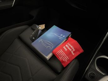 BMW iX1 30 66.5kWh xLine xDrive (11kW Charger) (313 ps) - REV CAM - SENS