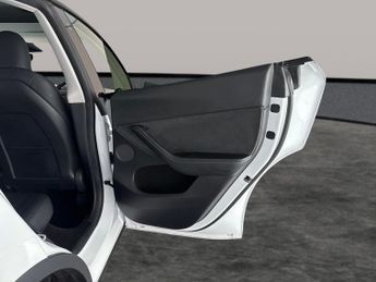 Tesla Model Y (Dual Motor) Long Range 4WDE (384 bhp) - HEATED STEERING - WIFI