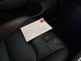 Tesla Model Y (Dual Motor) Long Range 4WDE (384 bhp) - HEATED STEERING - WIFI