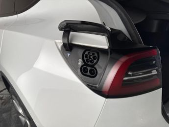 Tesla Model Y (Dual Motor) Long Range 4WDE (384 bhp) - HEATED STEERING - WIFI