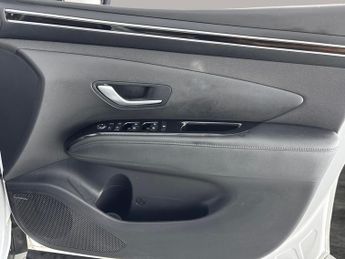 Hyundai Tucson 1.6 T-GDi 13.8kWh Premium Plug-in 4WD (265 ps) - UPGRADED SOUND 