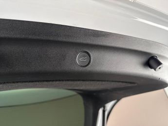 Tesla Model Y (Dual Motor) Long Range 4WDE (384 bhp) - HEATED STEERING - WIFI