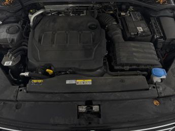 Volkswagen Passat 2.0 TDI EVO SE Nav DSG (150 ps) - ACTIVE LANE ASSIST - LED - BLU