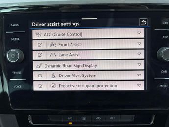Volkswagen Passat 2.0 TDI EVO SE Nav DSG (150 ps) - ACTIVE LANE ASSIST - LED - BLU