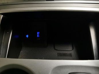 Hyundai Kona 64kWh Premium (10.5kW Charger) (204 ps) - HEATED SEATS - HEATED 