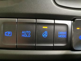 Hyundai Kona 64kWh Premium (10.5kW Charger) (204 ps) - HEATED SEATS - HEATED 