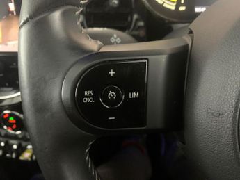 Mini Electric Hatch Cooper SE 32.6kWh Level 3 (184 ps) - MIRROR CAPS - YELLOW - 17IN
