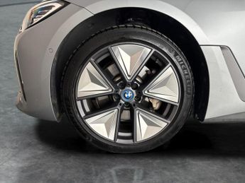 BMW i4 40 83.9kWh Sport Gran Coupe eDrive (340 ps) - MODEL SPECIFIC DES