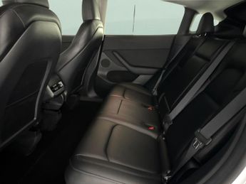Tesla Model Y SUV RWD (346 ps) - HEATED STEERING - WIFI - BLIND SPOT ASSIST