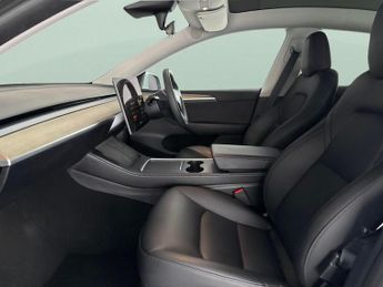 Tesla Model Y SUV RWD (346 ps) - HEATED STEERING - WIFI - BLIND SPOT ASSIST