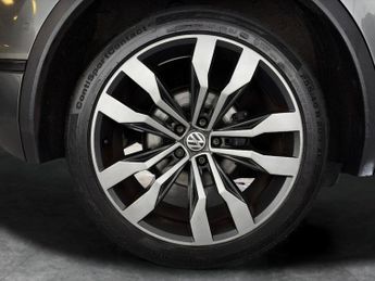 Volkswagen Tiguan 1.5 TSI EVO R-Line Tech DSG (150 ps) - ACTIVE LANE ASSIST - KEYL