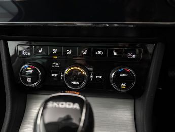 Skoda Superb 1.4 TSI iV 13kWh SE Technology Plug-in DSG (218 ps) - APPLE CARP