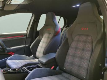 Volkswagen Golf 2.0 TSI GTI DSG (245 ps) - DIGITAL DASH - PADDLE SHIFT - PARK SE