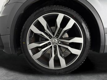 Volkswagen Tiguan 1.5 TSI EVO R-Line Tech DSG (150 ps) - ACTIVE LANE ASSIST - KEYL