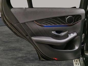Mercedes-Benz EQC EQC 400 80kWh AMG Line (Premium Plus) 4MATIC (408 ps) - LED - NA
